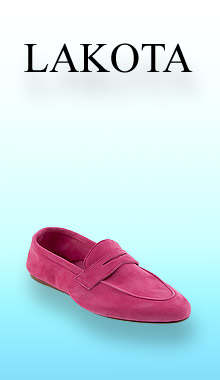 Lakota Slipper Veloursleder Beige mit Pocket-Detail – Frühjahrskollektion Erleben Sie zeitlose Eleganz mit dem Lakota Mokassin aus der Frühjahrskollektion 2026. Dieser exklusive Loafer besticht durch butterweiches Veloursleder in einem edlen Beigeton und ein besonderes Pocket-Detail auf dem Handrücken. Die hochwertige Verarbeitung sorgt für höchsten Tragekomfort und eine perfekte Passform. Ein idealer Begleiter für stilvolle Frühlings-Outfits. Erhältlich bei Ihrem Schuhspezialisten mit über 67 Jahren Tradition.